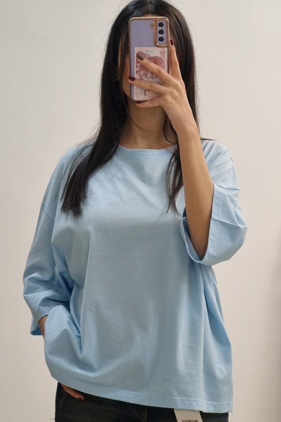 تیشرت آبی روشن